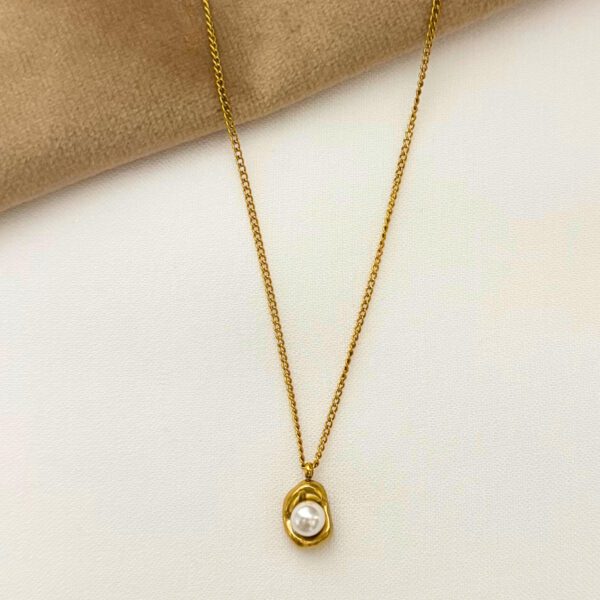 Irregular Charm Necklace with Faux Pearl Decoration