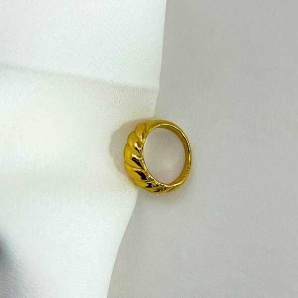 Queen Ring