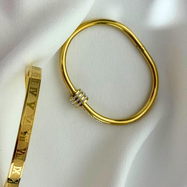 Roman Couple Bangles Set