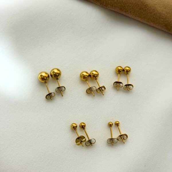 Round Stud