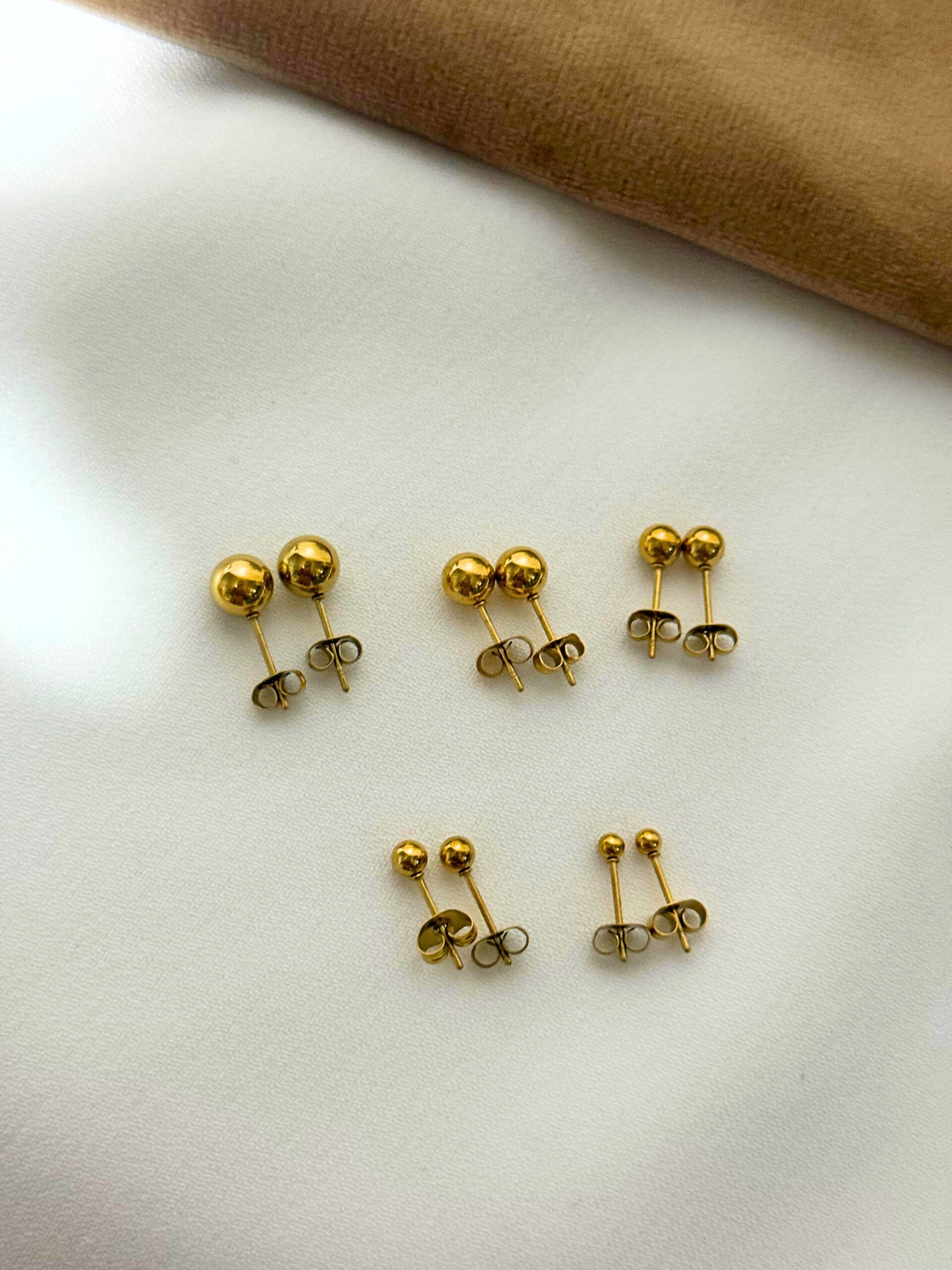 Round Stud