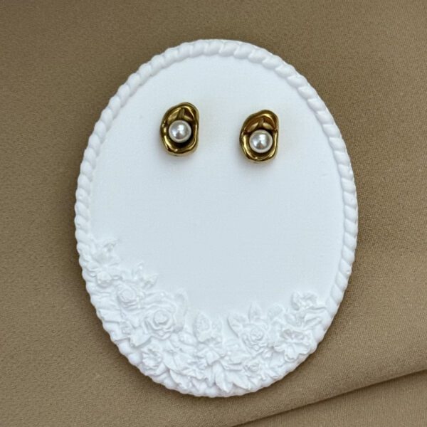 Ear Studs With Pearl