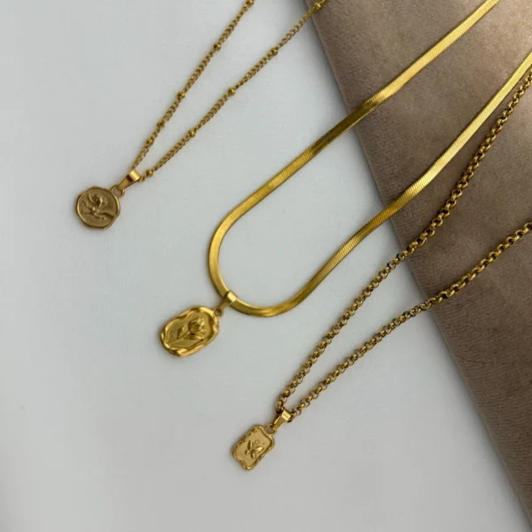 Butterfly Rabbit Engraved Decoration Women'S Layered Necklace