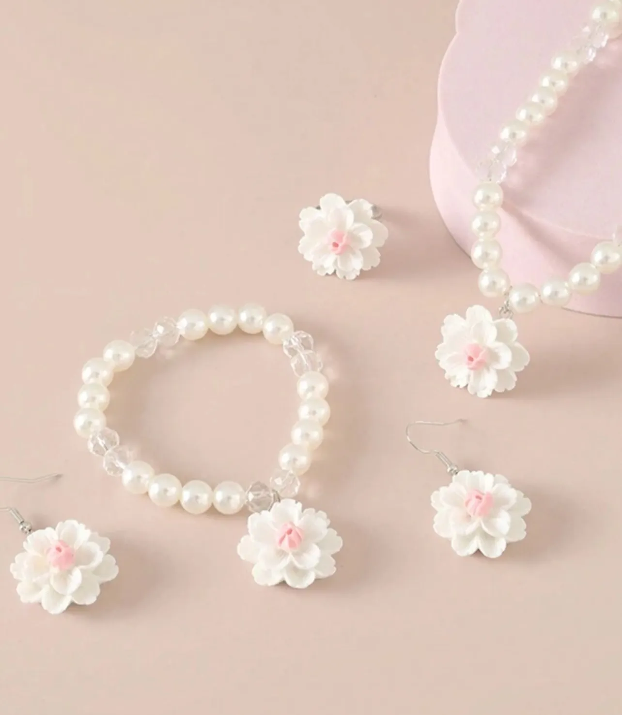 White jewellery set
