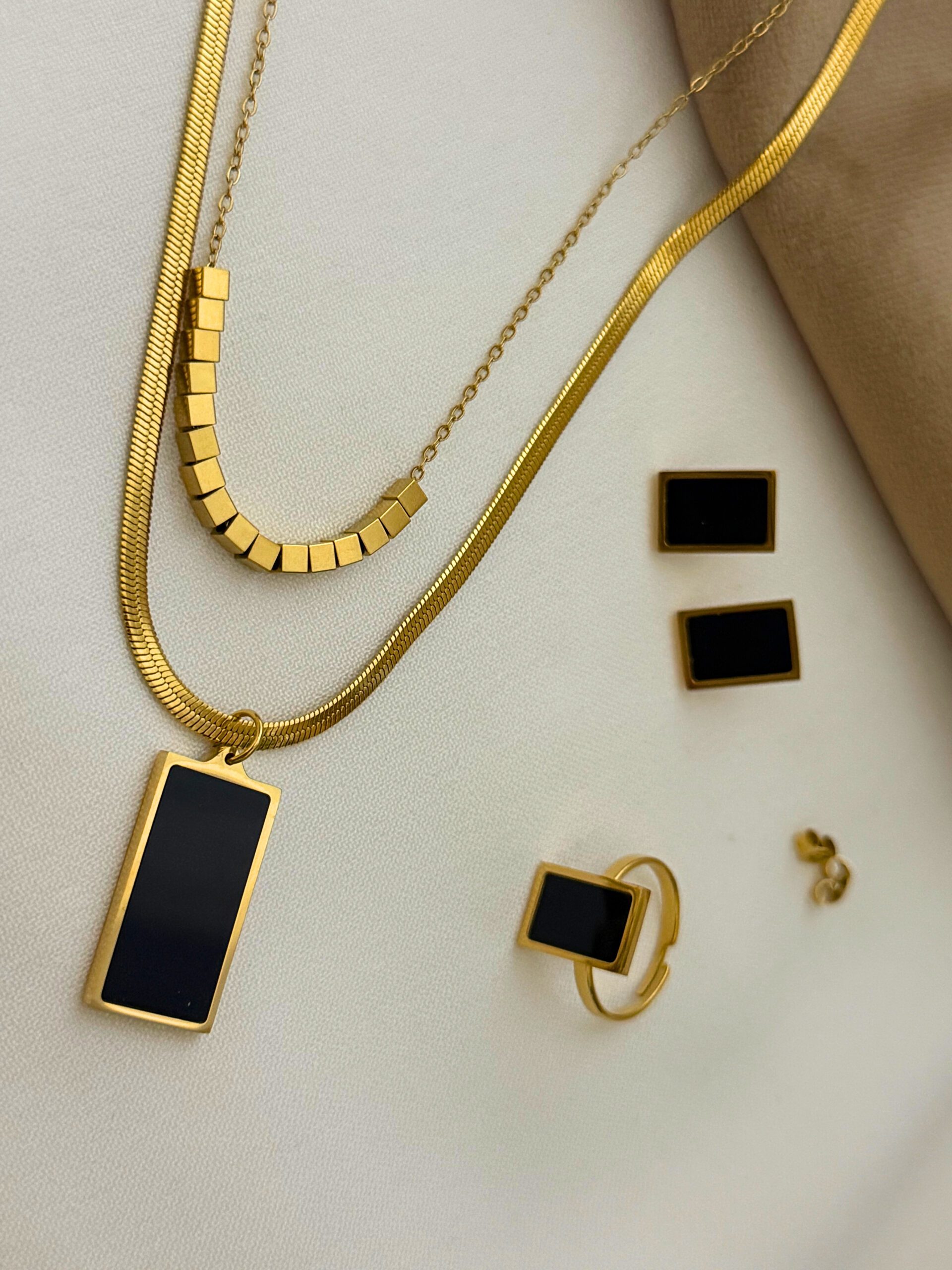 Dainty jewellery set