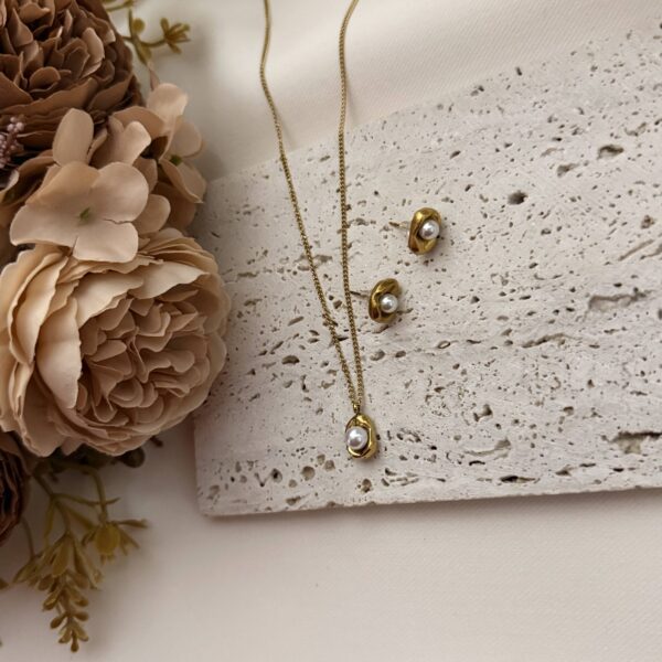 Milan pearl studs and necklace